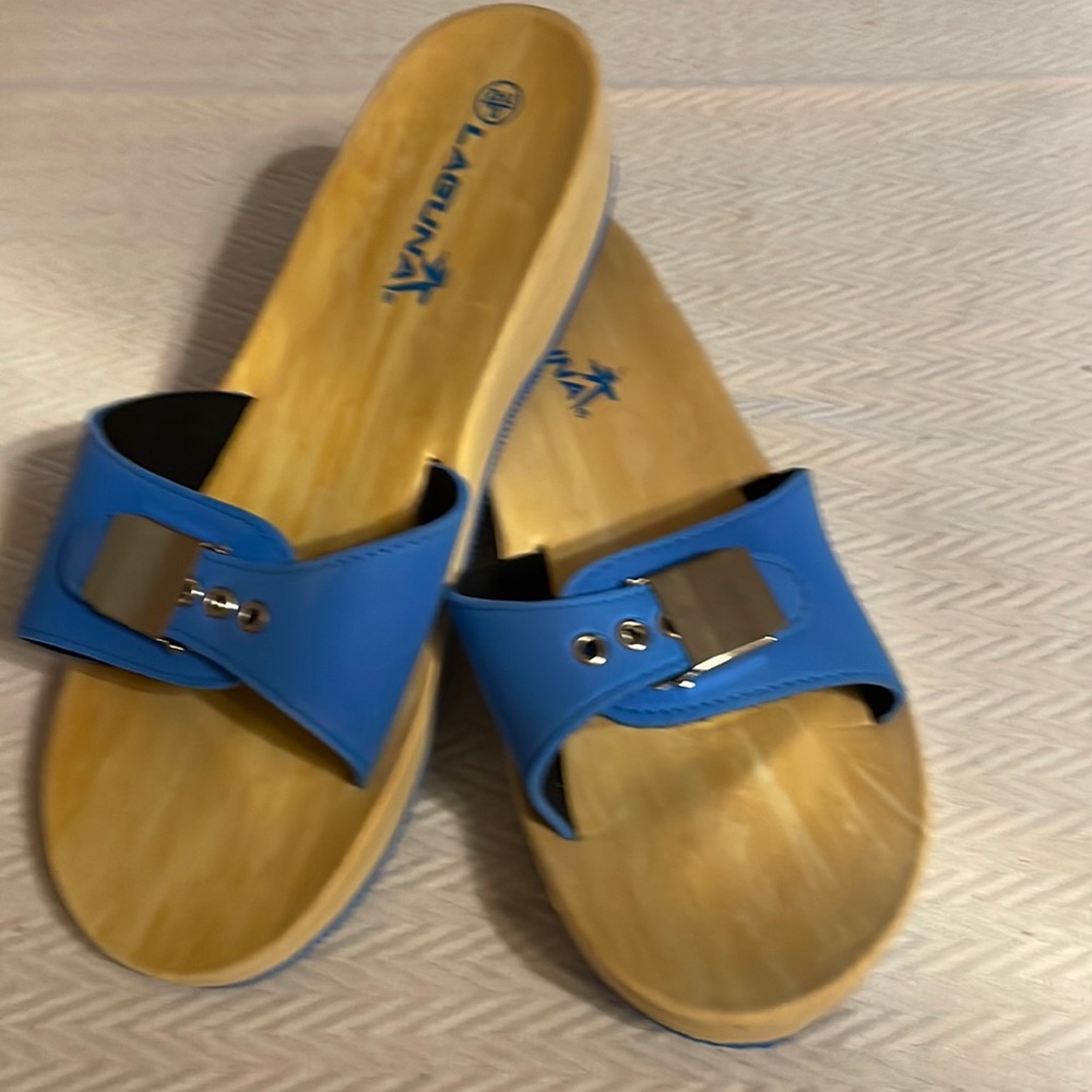 Laguna slips